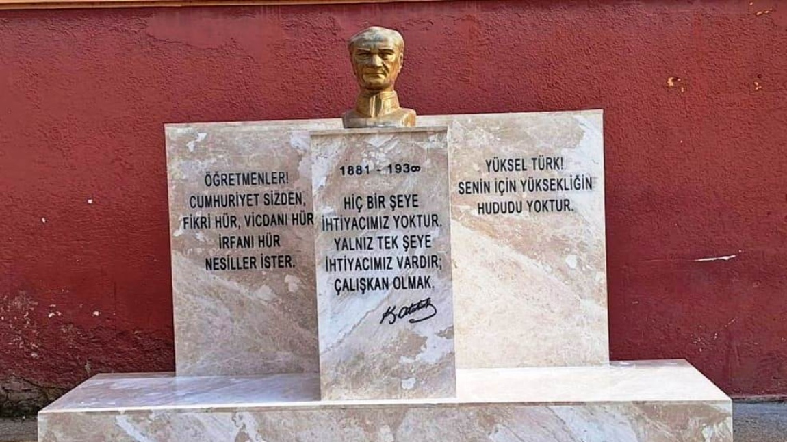 DEĞİŞİM RÜZGARLARI EFENDİOĞLU MERMERİN ATATÜRK BÜSTÜMÜZÜ YENİLENMESİ İLE DEVAM ETTİ